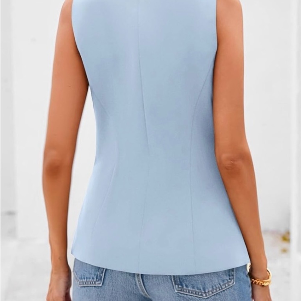 Chic Sky Blue Buttoned Blouse - Picture 3 of 9